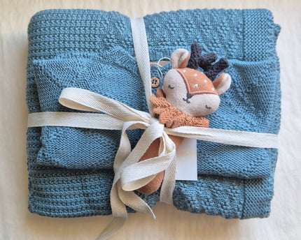 Bio-Baumwolle Neugeborenen Geschenkset – Strickjacke, Babydecke, GOTS-zertifizierte Rassel &amp; personalisierbarer bedruckter Beutel mit Kordelzug (0–3 Monate)-Jeans