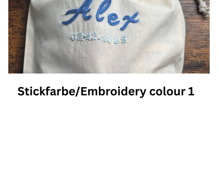 Bio-Baumwolle Neugeborenen Geschenkset – Strickjacke, Babydecke, GOTS-zertifizierte Rassel &amp; personalisierbarer bedruckter Beutel mit Kordelzug (0–3 Monate)-Jeans
